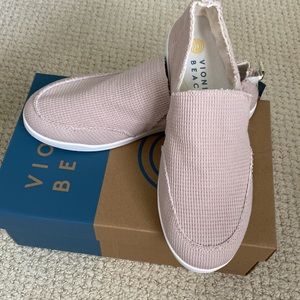 Women’s Vionic, Malibu Waffle Washable Slip-Ons, Color Cream, size 9 1/2 M